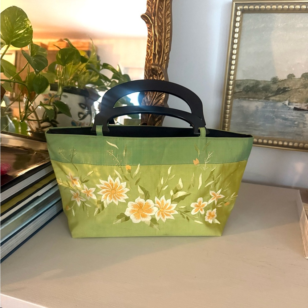Vintage Hand-Embroidered Green Floral Tote Bag with Black Handles - Picture 6 of 9